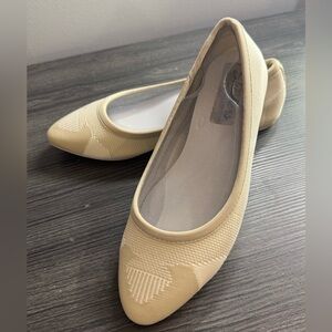 Skechers New Beige and White Knit Air-Cooled Memory Foam Ballet Flats Shoe 10